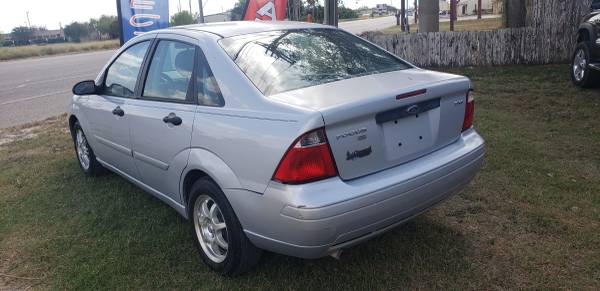 2005 Ford Focus ZX4 - cars & trucks - by owner - vehicle automotive... for sale in Edinburg, TX – photo 4