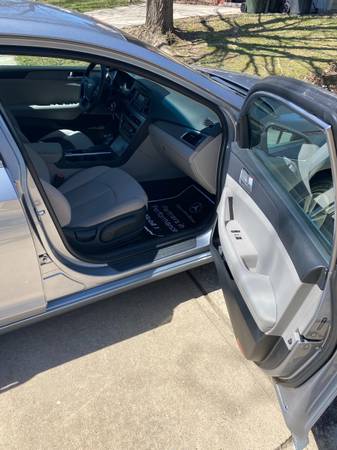 2017 Sonata SE for sale in Iowa City, IA – photo 9