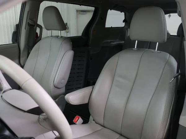 2013 Toyota Sienna XLE FWD 8-Passenger V6 EnterVan Leather 43,000 Mi. for sale in Caledonia, MI – photo 11