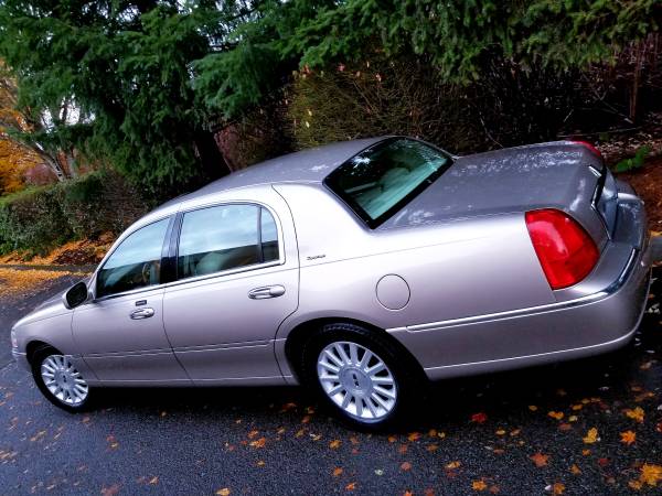 2003 Lincoln Town Car Signature MOONROOF / HEATED SEATS Towncar -... for sale in Auburn, WA – photo 17