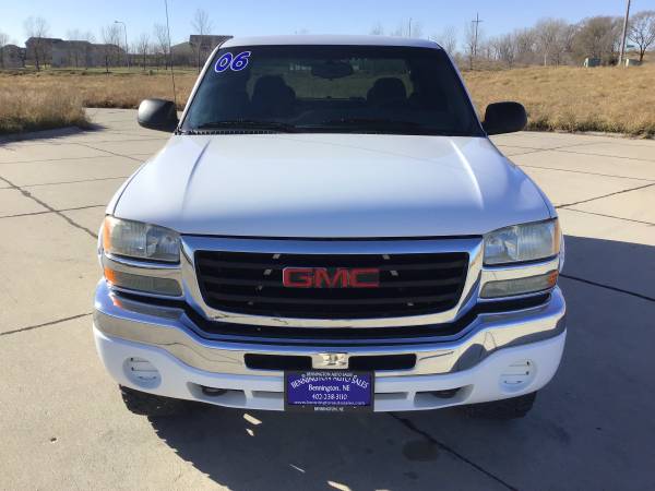 2006 GMC Sierra 1500 4X4 - ONLY 91K MILES - Financing Available -... for sale in Bennington, NE – photo 2