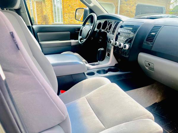 2008 Toyota Sequoia SR5 4x4 Extra clean for sale in Buffalo Grove, IL – photo 8