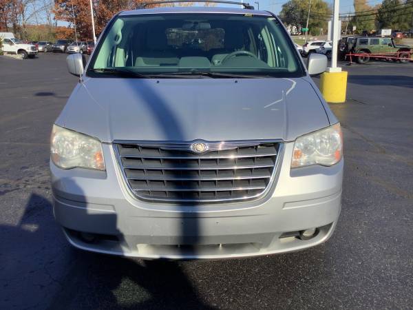 Accident Free! 2010 Chrysler Town & Country! 3rd Row! - cars &... for sale in Ortonville, OH – photo 8