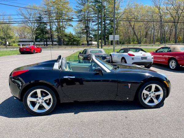 Look What Just Came In! A 2006 Pontiac Solstice with only for sale in South Windsor, CT – photo 4