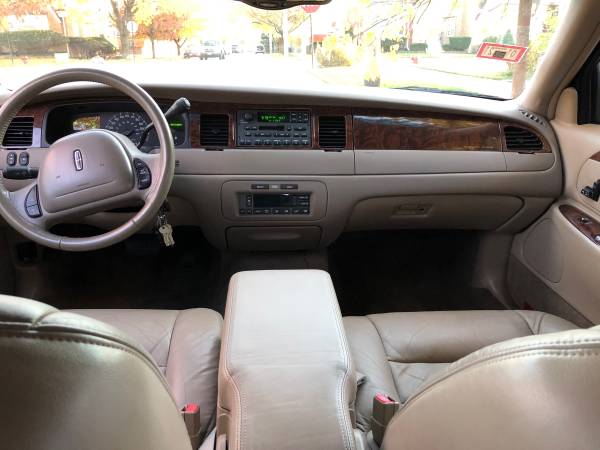 2001 LINCOLN TOWN CAR EXECUTIVE - cars & trucks - by owner - vehicle... for sale in Chicago, IL – photo 9