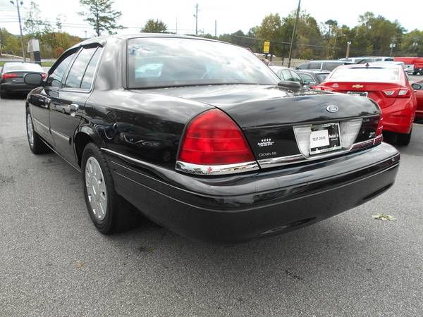 2010 FORD CROWN VIC🔥 ALL CREDIT APPROVED 🤷🏽‍♂️ - cars & trucks - by... for sale in Atlanta, GA – photo 2