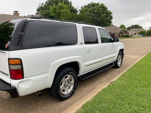 2005 Chevrolet suburban LT four-door automatic one owner Cold A/C for sale in Allen, TX – photo 5