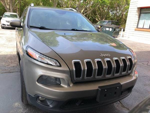 2017 Jeep Cherokee Latitude 4x4 4dr SUV - - by dealer for sale in Clearwater, FL – photo 4
