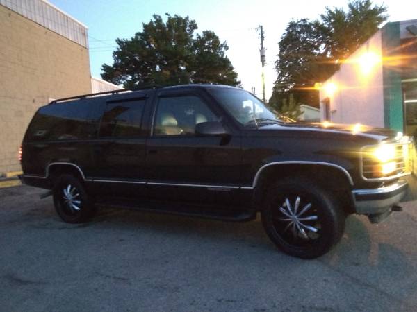 4X4 GMC 1999 suburban 'SLT '3rows fully equipped for sale in Indianapolis, IN – photo 2