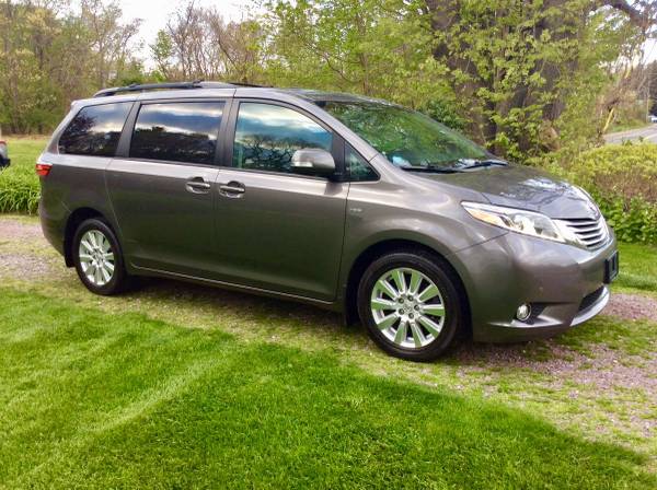 2017 Toyota Sienna XLE Premium for sale in Hingham, MA – photo 2