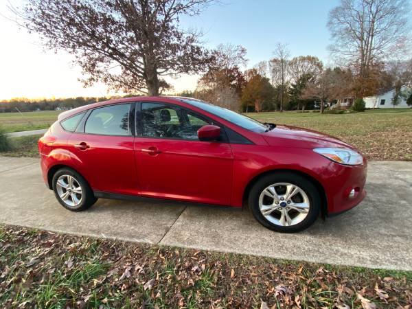 2012 Ford Focus SE hatchback - cars & trucks - by owner - vehicle... for sale in Fort Mill, NC – photo 4
