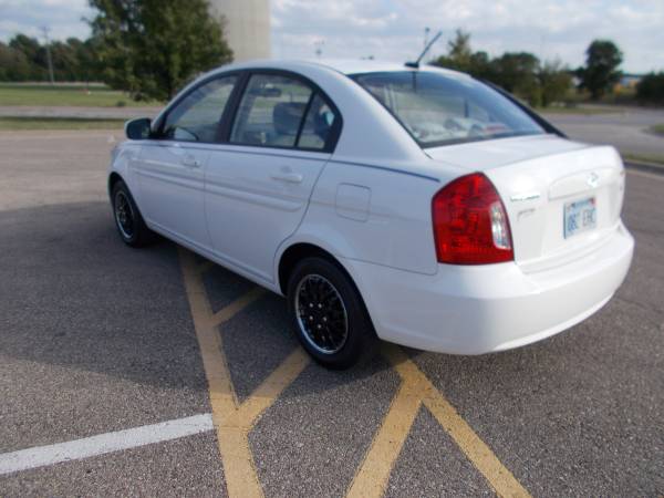 2010 Hyundai Accent for sale in Topeka, KS – photo 4