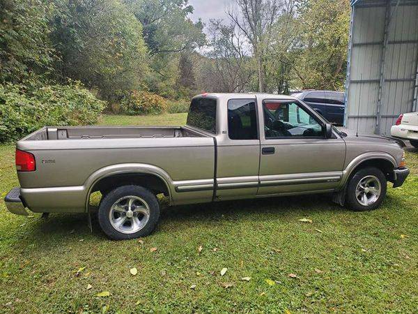 2001 Chevrolet Chevy S-10 LS 2dr Extended Cab 2WD SB EVERYONE IS... for sale in Vandergrift, PA – photo 8