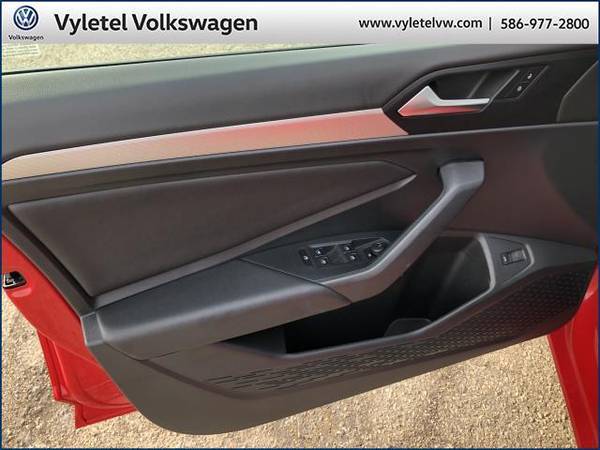 2019 Volkswagen Jetta sedan SE Auto w/ULEV - Volkswagen Tornado Red for sale in Sterling Heights, MI – photo 15