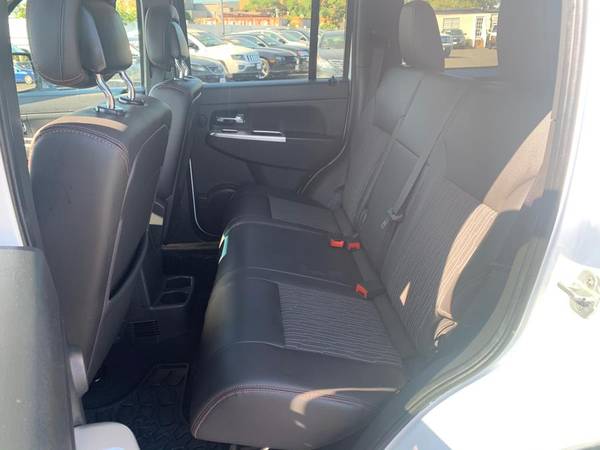 *************2012 JEEP LIBERTY SPORT ARCTIC EDITION!! for sale in Bohemia, NY – photo 13