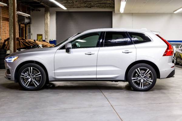 2019 *Volvo* *XC60* *T6 AWD Momentum* Bright Silver for sale in Arlington Heights, IL – photo 6