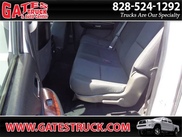 2012 Chevrolet Suburban 1500 LS 4WD V8 White - - by for sale in Franklin, NC – photo 11