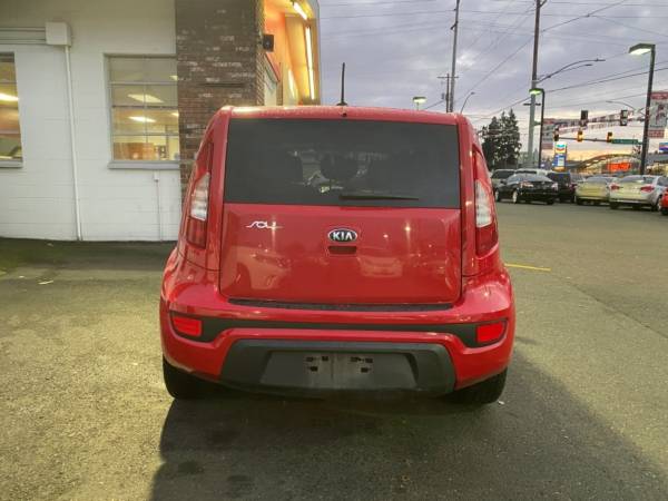 2013 KIA SOUL WAGON 4D Wagon - cars & trucks - by dealer - vehicle... for sale in Portland, OR – photo 4