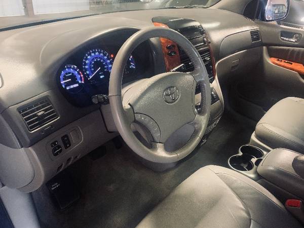 2007 Toyota Sienna XLE FWD for sale in Madison, WI – photo 9