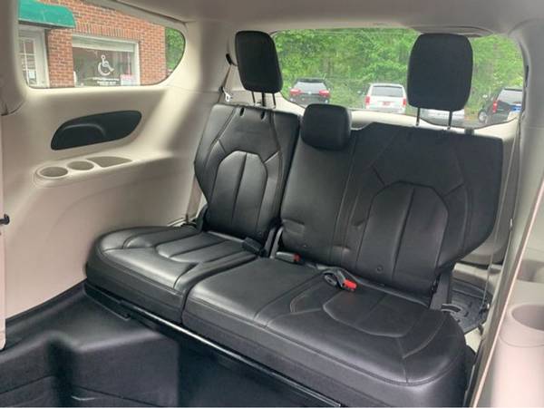 2017 Chrysler Pacifica Touring-L handicap wheelchair side for sale in Dallas, FL – photo 9