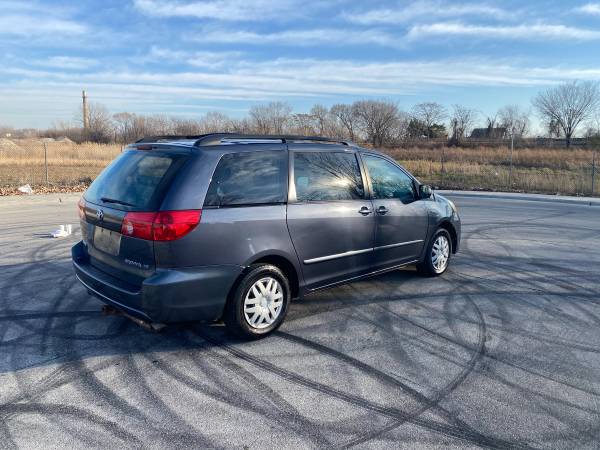 2006 Toyota Sienna le - cars & trucks - by owner - vehicle... for sale in Chicago, IL – photo 6