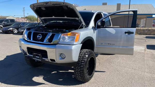 2015 Nissan Titan Crew Cab SV 4x4 7” CARFAX Wow - cars & trucks - by... for sale in El Paso, TX – photo 21