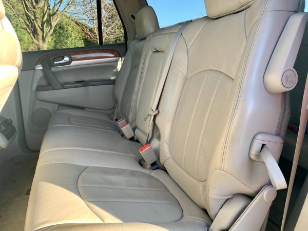 2010 BUICK ENCLAVE CXL AWD REAR DVD!! DUAL SUNROOF!! - cars & trucks... for sale in Le Roy, IA – photo 4