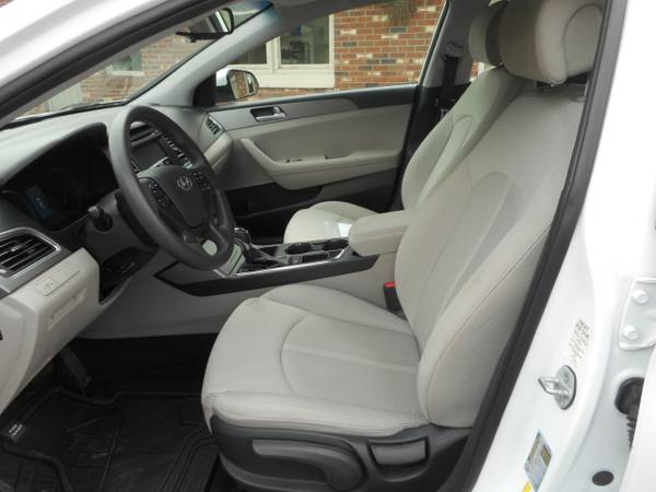2016 Hyundai Sonata SE - - by dealer - vehicle for sale in Cass Lake, VT – photo 9