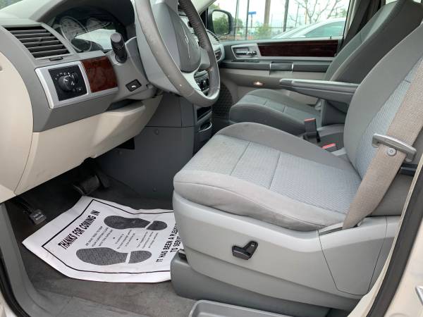 2010 Chrysler Town & Country Touring (3rd Row Seat) for sale in San Antonio, TX – photo 8