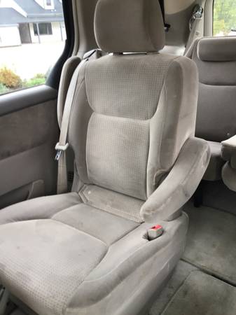 2007 Toyota Sienna le - cars & trucks - by owner - vehicle... for sale in Greenland, NH – photo 6