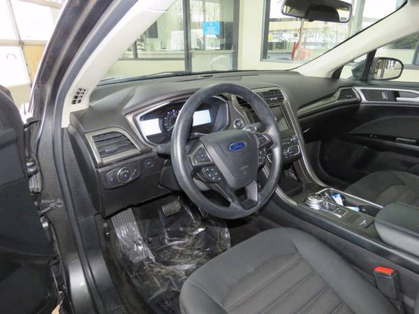 2017 Ford Fusion SE SKU: HR221557 Sedan - - by dealer for sale in White Bear Lake, MN – photo 8