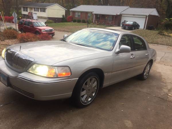 2004 Lincoln town car low miles!!!!! - cars & trucks - by owner -... for sale in 62225, MO – photo 8