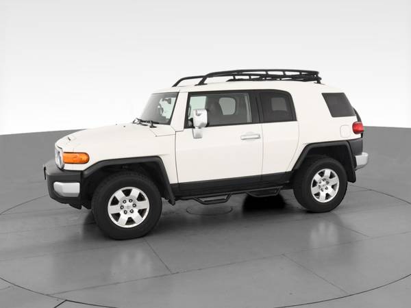2010 Toyota FJ Cruiser Sport Utility 2D suv White - FINANCE ONLINE -... for sale in Akron, OH – photo 4
