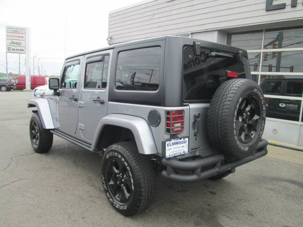 2015 JEEP WRANGLER UNLIMITED SAHARA 4X4 LOADED VERY NICE - cars & for sale in East Providence, RI – photo 3