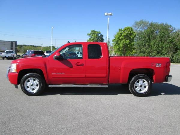 2011 Chevy Chevrolet Silverado 1500 LT pickup Victory Red - cars & for sale in Bentonville, AR – photo 2