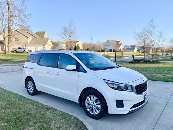 2017 Kia Sedona LX, 49k miles, backup cam, leather sts, pwr doors for sale in Twinsburg, OH – photo 2