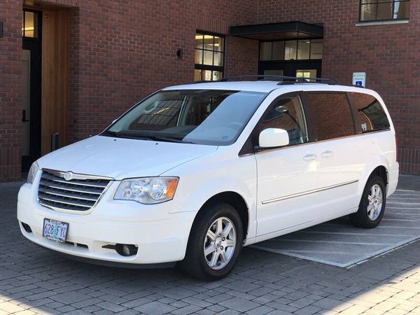 2010 Chrysler Town & Country LWB Touring w/STO-N-GO for sale in Gresham, OR