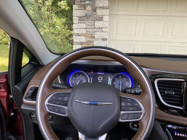 2019 Pacifica LIMITED Fully Loaded TVS, Blu-Ray, Exotic Interior for sale in Royal Oak, MI – photo 9