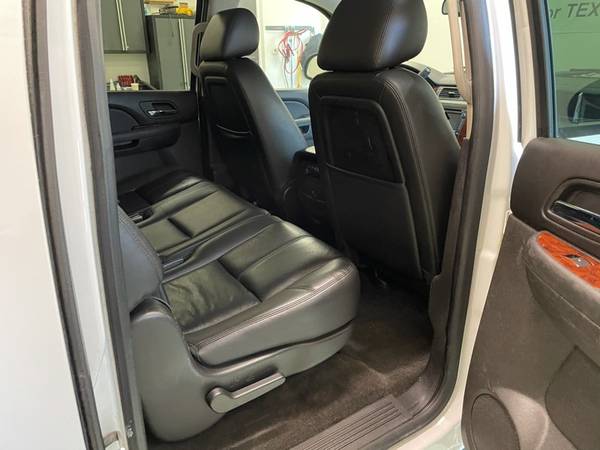 2012 Chevrolet Suburban 4WD 4dr 2500 LT - - by dealer for sale in Hudsonville, MI – photo 24