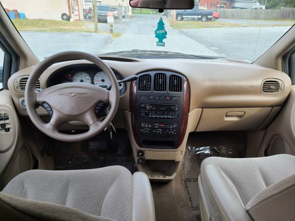 2003 Chrysler Town & Country LX LOCAL TRADE IN IN WARRANTY AVAILABLE... for sale in HARRISBURG, PA – photo 10