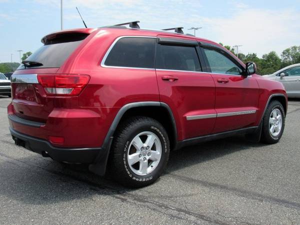 2011 Jeep Grand Cherokee Laredo hatchback Inferno Red Crystal Pearl for sale in Boyertown, PA – photo 5