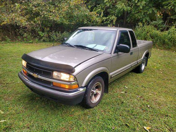 2001 Chevrolet Chevy S-10 LS 2dr Extended Cab 2WD SB EVERYONE IS... for sale in Vandergrift, PA – photo 3