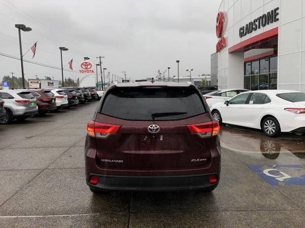 2018 Toyota Highlander XLE CALL/TEXT - cars & trucks - by dealer -... for sale in Gladstone, OR – photo 4