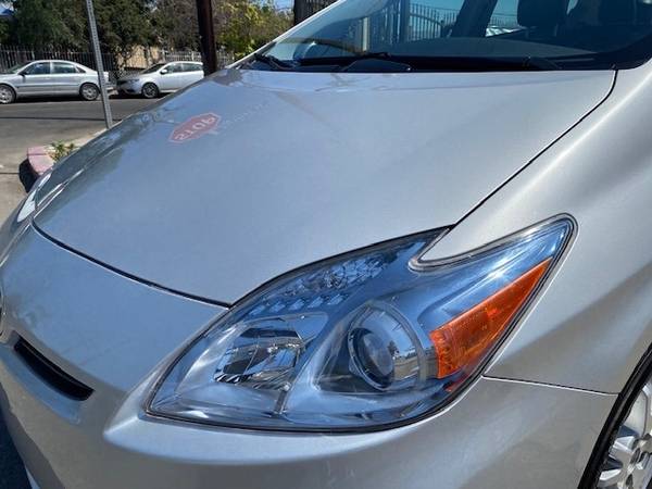 2011 Toyota Prius 5dr HB 5 with (2) 12V pwr outlets - cars & trucks... for sale in North Hollywood, CA – photo 9