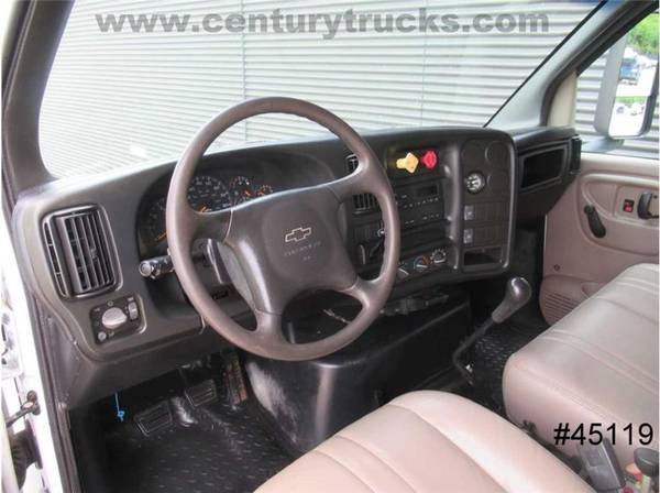 2003 Chevrolet 7500 Regular Cab White Great Price WHAT A DEAL for sale in Grand Prairie, TX – photo 22