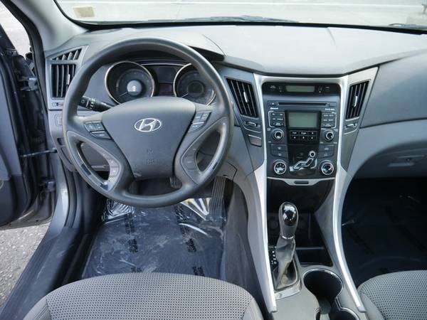 *2011* *Hyundai* *Sonata* *4dr Sdn 2.4L Auto GLS* - cars & trucks -... for sale in South St. Paul, MN – photo 12