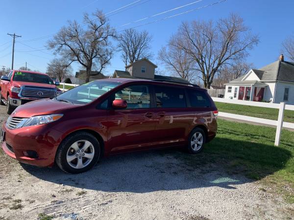 2011 Toyota Sienna LE - - by dealer - vehicle for sale in ottumwa, IA – photo 5