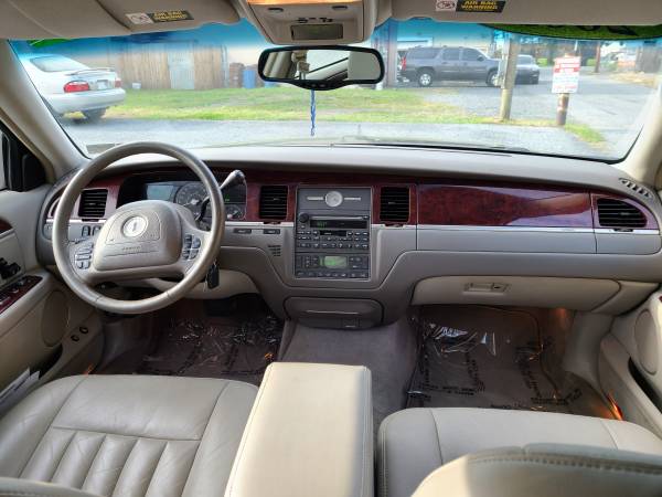 2003 Lincoln Town Car Executive WARRANTY AVAILABLE - cars & trucks -... for sale in HARRISBURG, PA – photo 10