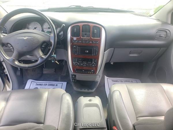 2006 Chrysler Town & Country Limited for sale in Middletown, PA – photo 10