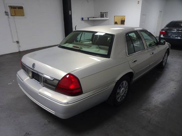 2006 Mercury Grand Marquis GS - cars & trucks - by dealer - vehicle... for sale in TAMPA, FL – photo 10